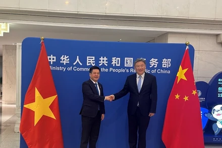 Bộ trưởng Công thương Nguyễn Hồng Diên và Bộ trưởng Thương mại Trung Quốc Vương Văn Đào.