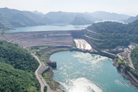 Mực nước hồ thủy điện Hòa Bình tăng nhẹ so ngày 29/6.