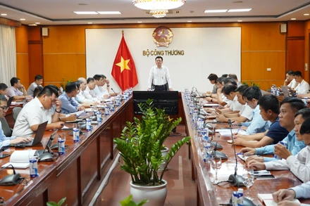 Quang cảnh buổi làm việc.