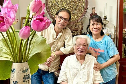 GS, NSND Trần Bảng cùng con gái Trần Thị Mây và con trai NSƯT Trần Lực. (Ảnh: Trang cá nhân nghệ sĩ Trần Lực)