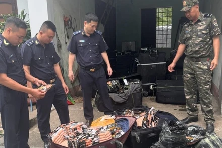 Hải quan Cửa khẩu Quốc tế Lào Cai phát hiện và xử lý hàng lậu.