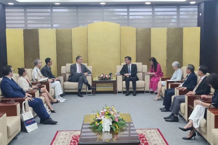 Lãnh đạo thành phố Đà Nẵng tiếp Phái đoàn Đại sứ Cộng Hòa Pháp đến thăm và làm việc.