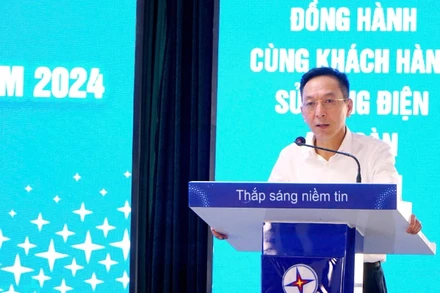 Ông Nguyễn Anh Tuấn, Giám đốc Điện lực Lào Cai phát biểu tại hội nghị.