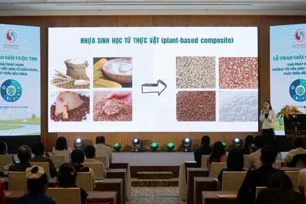 Lễ trao giải thưởng Cuộc thi “Giải pháp xanh hướng tới nền kinh tế tuần hoàn, phát triển bền vững”.