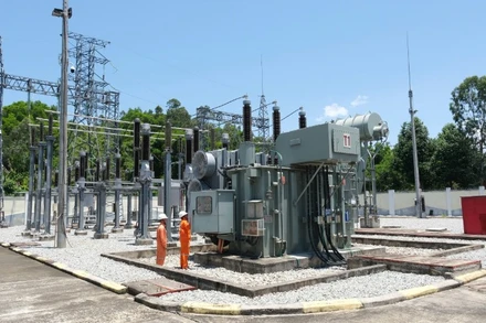 Lắp máy biến áp T2 TBA 110kV Krông Nô, tỉnh Đắk Nông. 