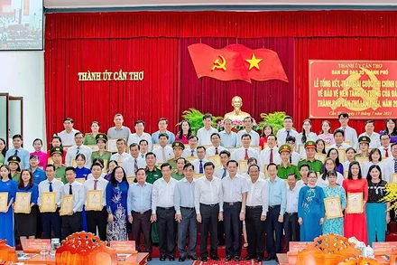 Các tác giả đoạt giải trong cuộc thi năm 2023.