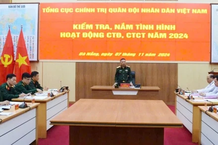 Trung tướng Lê Quang Minh, Phó Chủ nhiệm Tổng cục Chính trị QĐND Việt Nam phát biểu tại buổi kiểm tra.