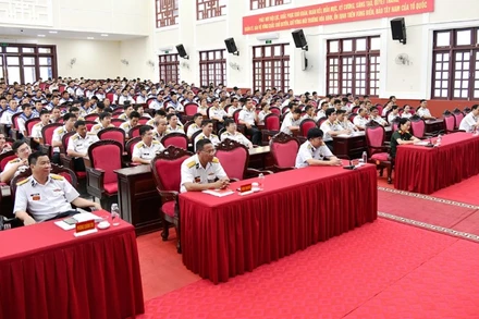 Hàng trăm sĩ quan, chiến sĩ tham dự hội nghị