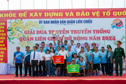  Lễ hội đua thuyền truyền thống nhân dịp đầu xuân năm mới của quận Liên Chiểu, Đà Nẵng.