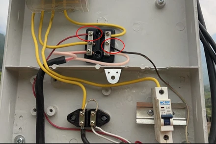 Hiện trường trộm cắp điện tại cột 1.6/1.6 đường dây 0,4kV sau trạm biến áp Tả Giàng Phình 2, Sa Pa (Lào Cai).