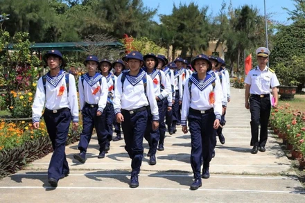 Tiếp nhận chiến sĩ mới tại Lữ đoàn 101 Hải quân.