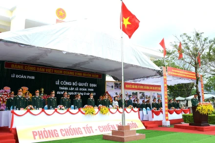 Lễ công bố quyết định thành lập Lữ đoàn Phòng hóa 88 và đón nhận Quân kỳ Quyết thắng.