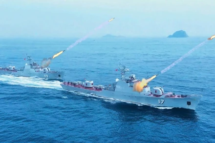 Lữ đoàn 171, Vùng 2 Hải quân huấn luyện bắn thật tiêu diệt mục tiêu trên không, trên biển.