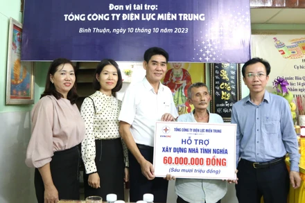 EVNCPC tiếp tục hỗ trợ 4,2 tỷ đồng xây 70 nhà tình nghĩa tặng gia đình chính sách nghèo, chưa có nhà ở kiên cố. 
