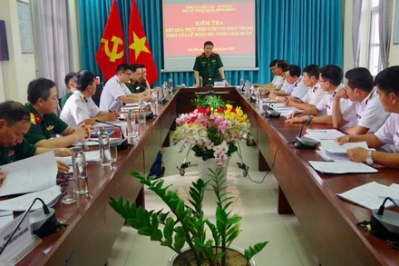 Đại tá Huỳnh Văn Đông, Phó Cục trưởng Cục Kỹ thuật Quân binh chủng phát biểu kết luận kiểm tra.