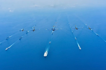 Tàu 09 Hải quân Việt Nam tham gia diễn tập trên biển với Hải quân các nước.