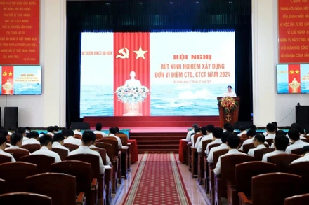 Quang cảnh hội nghị rút kinh nghiệm xây dựng đơn vị điểm toàn diện công tác đảng, công tác chính trị.