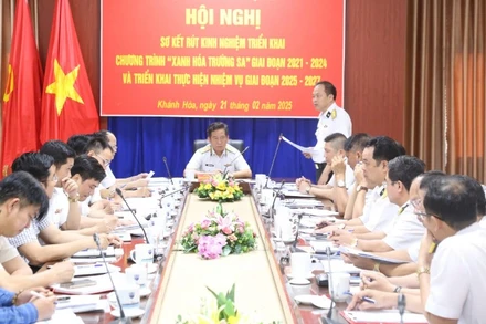 Hội nghị sơ kết, rút kinh nghiệm triển khai thực hiện Chương trình “Xanh hóa Trường Sa”.