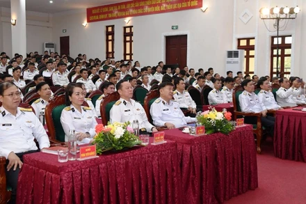 Quang cảnh buổi gặp mặt và tuyên dương quân nhân chuyên nghiệp tiêu biểu xuất sắc Vùng 1 Hải quân.