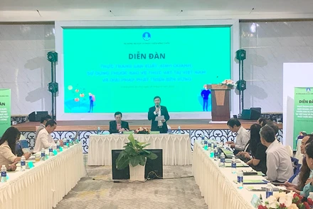 Quang cảnh diễn đàn.