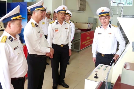 Đoàn Quân chủng Hải quân kiểm tra mô hình huấn luyện tại Lữ đoàn 172, Vùng 3 Hải quân.