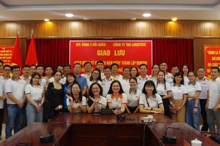 Vùng 2 Hải quân: Giao lưu, thông tin tuyên truyền về tình hình biển, đảo.