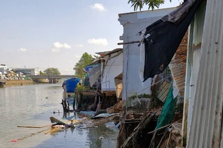 Hiện trường vụ sạt lở bờ sông Trà Nóc, quận Bình Thủy.