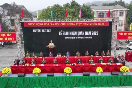 Toàn cảnh lễ giao quân sáng 15/2 tại huyện Bát Xát (Lào Cai).