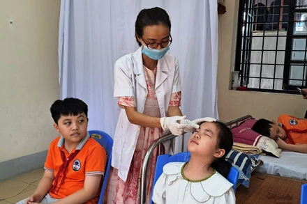 Dịch đau mắt đỏ lan nhanh trong học sinh, tại các trường học ở tỉnh Lào Cai. (Ảnh: PHƯƠNG THẢO)