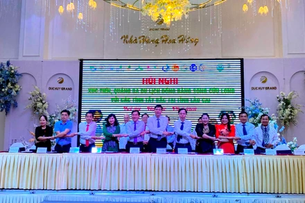 Ký kết hợp tác du lịch các tỉnh, thành phố vùng đồng bằng sông Cửu Long với các tỉnh vùng Tây Bắc, tại Lào Cai. (Ảnh: QUỐC HỒNG)