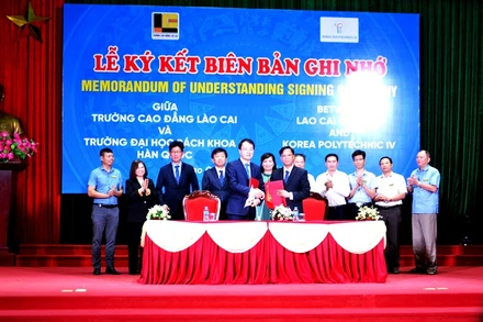 Trường Cao đẳng Lào Cai ký kết hợp tác với Trường đại học Bách khoa 4 Hàn Quốc đào tạo nghề chất lượng cao vùng Tây Bắc. (Ảnh: QUỐC HỒNG)