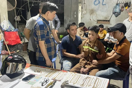 Sau 7 giờ truy xét, Công an huyện Bảo Thắng (Lào Cai) đã bắt được đối tượng cướp tiệm vàng. (Ảnh: THU HƯƠNG)