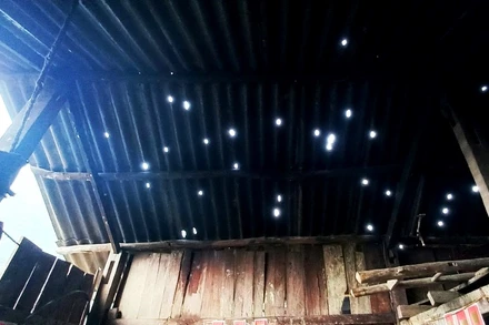 Mưa đá cường độ lớn, kéo dài 10 phút đã làm hư hỏng hơn 100 nhà dân ở Mường Khương-Lào Cai. (Ảnh: T.L)