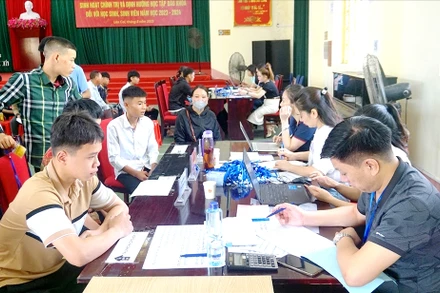 Thí sinh làm thủ tục nhập học tại Trường Cao đẳng Lào Cai ngày 22/8. ( Ảnh: TRỌNG BẢO)