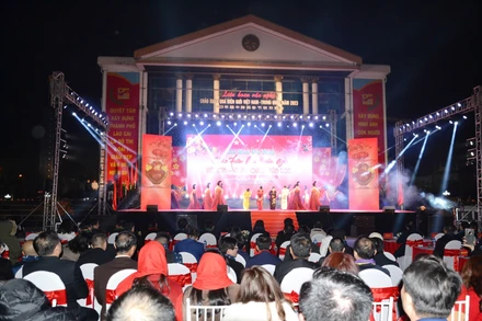 Chương trình nghệ thuật “Chào Xuân biên giới Việt Nam-Trung Quốc 2023” tại thành phố Lào Cai.