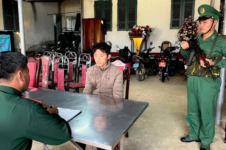 Đối tượng Sùng Seo Chẩn tại Đồn biên phòng Nậm Chảy-Lào Cai. (Ảnh: TRUNG DŨNG)