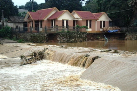 Suối Ngòi Đường, nơi xảy ra lũ ống cuốn mất tích 1 phụ nữ, vào 9 giờ sáng 7/8. (Ảnh: QUỐC HỒNG)