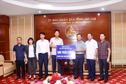 Tỉnh Yên Bái hỗ trợ 500 triệu đồng giúp đồng bào vùng lũ ống xã Liên Minh (Sa Pa) ổn định đời sống, khôi phục sản xuất. (Ảnh: QUỐC HỒNG)