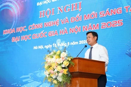 Giám đốc Đại học Quốc gia Hà Nội Lê Quân phát biểu tại hội nghị. 