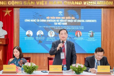 Hiệu trưởng Trường đại học Hòa Bình, PGS,TS Tô Ngọc Hưng phát biểu tại hội thảo.