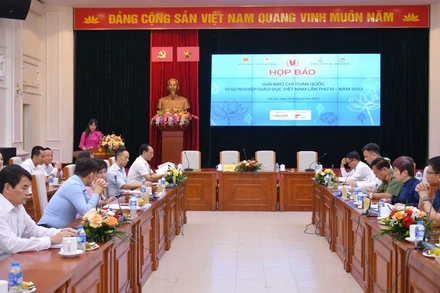 Các đại biểu tham dự buổi họp báo.