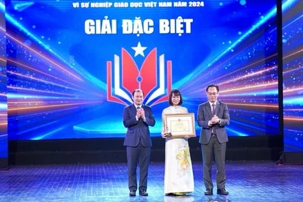 Giải Đặc biệt được trao cho nhóm tác giả Ban Thời sự VOV1, Đài Tiếng nói Việt Nam.