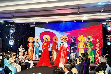 Một sự kiện giao lưu, trình diễn áo dài tại Bảo tàng Phụ nữ Việt Nam (Hà Nội). 