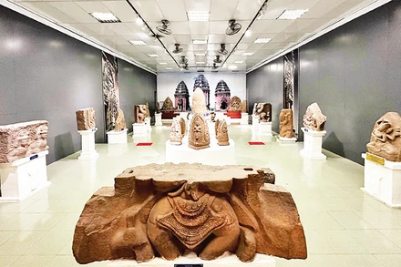 Không gian trưng bày, lưu giữ, bảo vệ các bảo vật quốc gia tại Bảo tàng Bình Ðịnh.