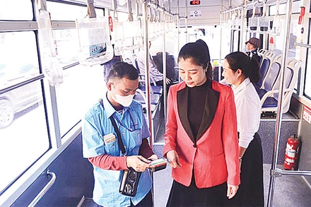Từ ngày 20/9, hành khách có thể sử dụng thẻ vé xe buýt ảo khi đi xe buýt mà điện thoại không cần phải kết nối internet. 