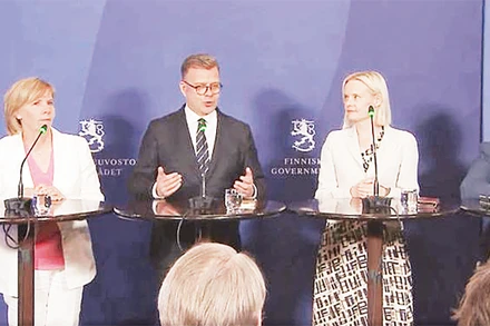 Lãnh đạo liên minh tại buổi họp báo. 