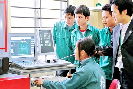 Ðào tạo lao động tay nghề cao ngày càng được xã hội quan tâm. 