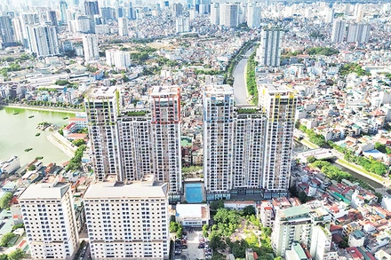 Nhiều khu chung cư tại Hà Nội thiết lập mức giá mới sau "cơn sốt" đầu năm 2024. (Ảnh MỸ HÀ) 