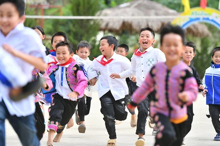 Ðội viên, thiếu nhi Trường tiểu học Lóng Luông (xã Lóng Luông, huyện Vân Hồ, tỉnh Sơn La) trong giờ hoạt động ngoại khóa. 