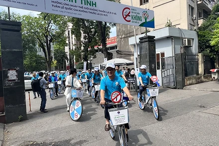 Hoạt động đạp xe hưởng ứng Ngày Thế giới không thuốc lá và Tuần lễ Quốc gia không thuốc lá. 